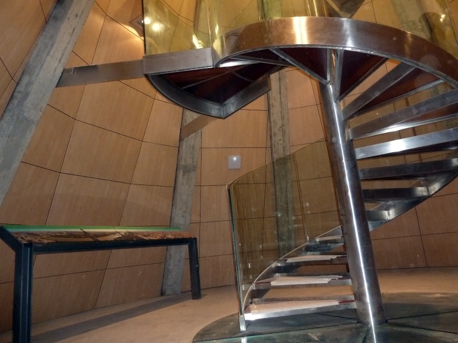 27- Escalera de caracol acero inoxidable Torre del Pilar de Zaragoza