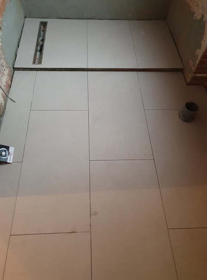 suelo con plato de ducha de obra