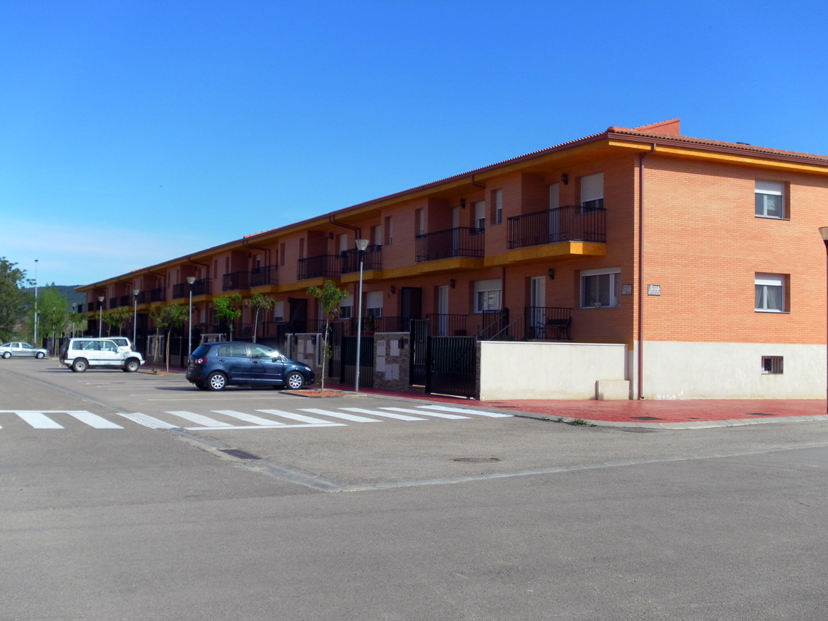 29 VIVIENDAS ADOSADAS