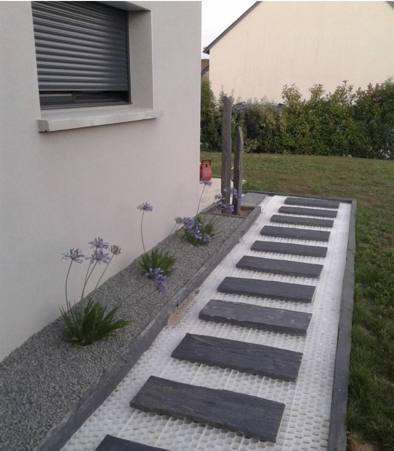 Passadis de lloses i grava