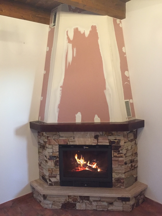 Decoración en rincón con piedra rustica