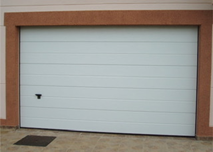 Puerta seccional blanca