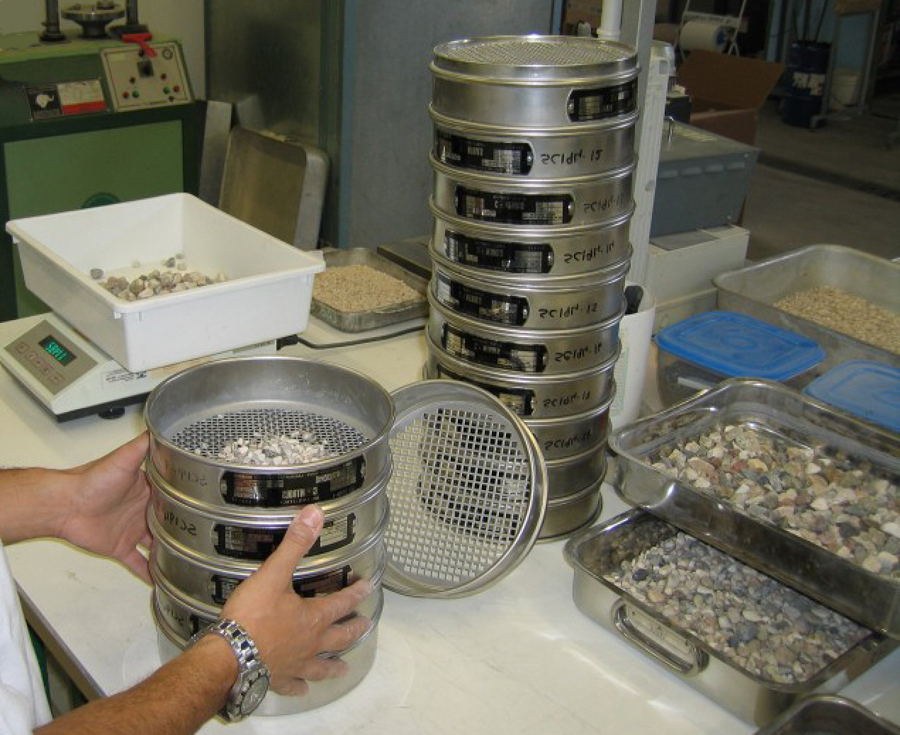 Ensayo de Granulometría de suelos por tamizado