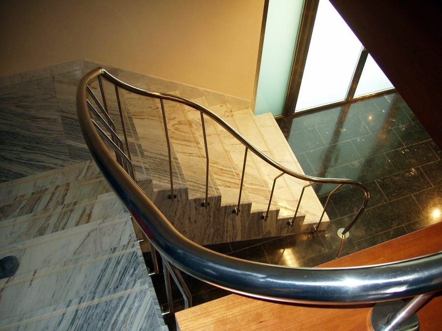 3- Escalera acero inoxidable