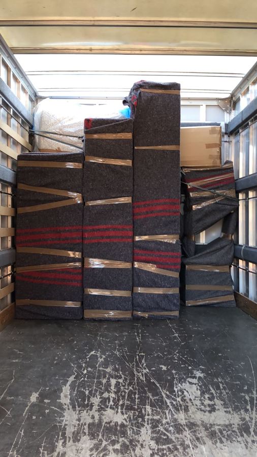 Confienos el traslado de sus enseres personales