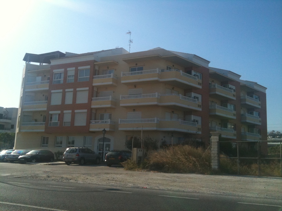 EDIFICIO DE 35 VIVIENDAS (TORROX, MÁLAGA, 2.500.000 €)