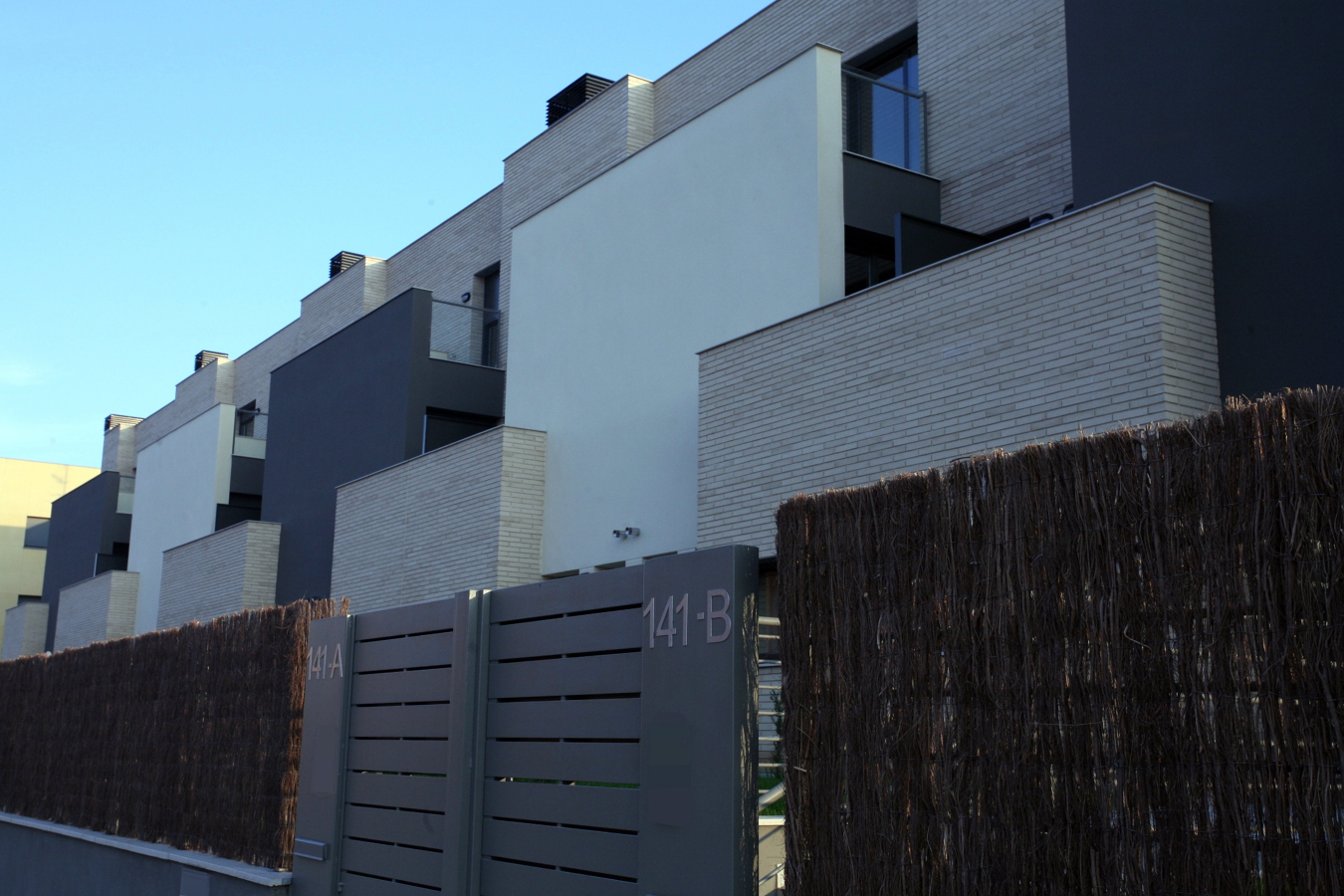 36 viviendas en Barcelona fachada Oeste detalle