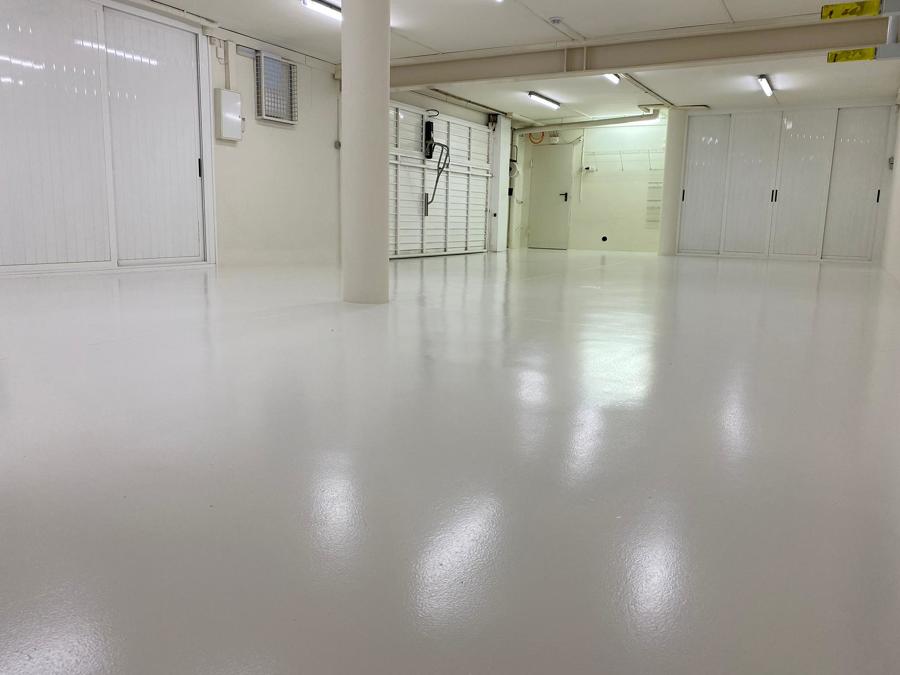 Pintado de parking con epoxi blanco