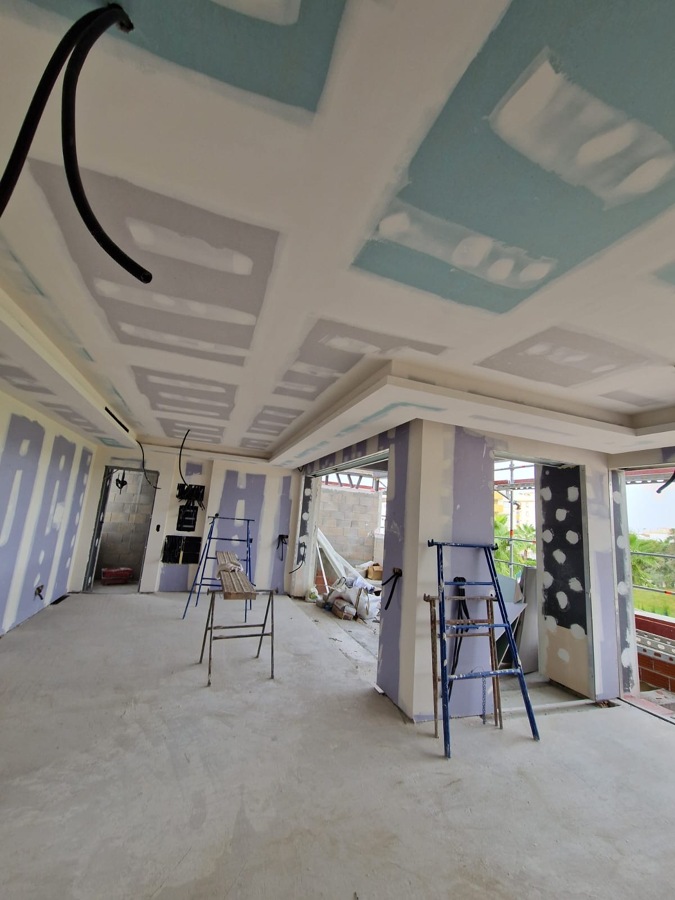 Instalación de tabiques y techo de pladur en dormitorio
