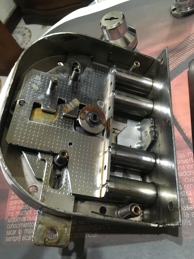 Reparación cerradura CR