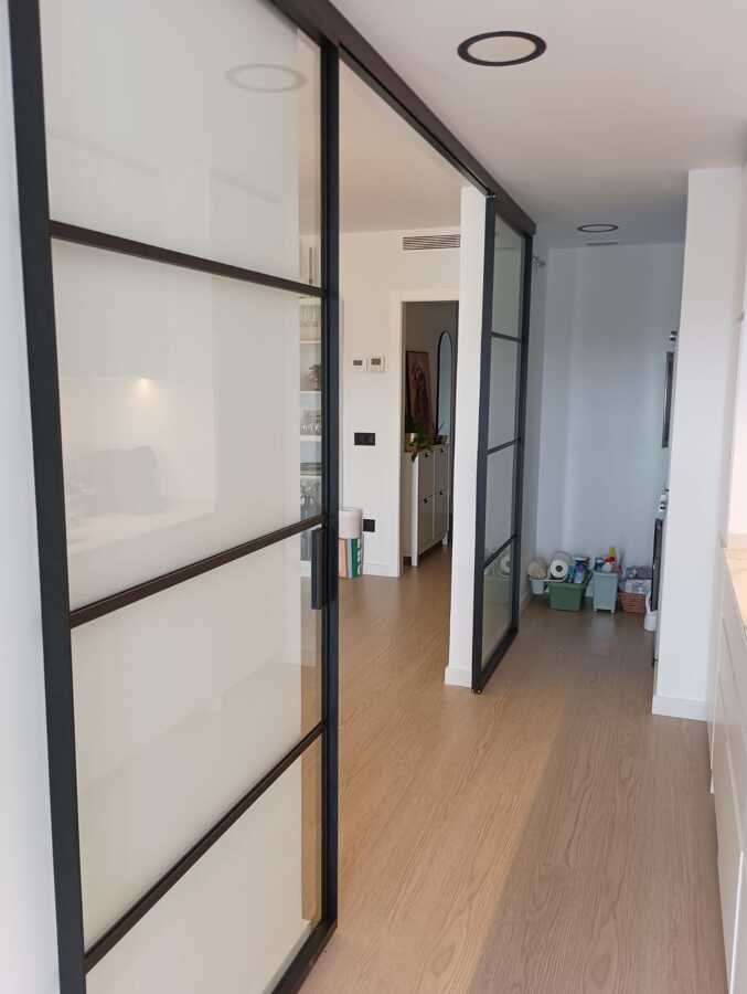 PUERTA CORREDERA DE VIDRIO