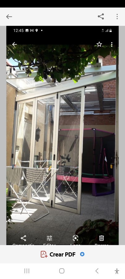 Puerta plegadiza y techo corredizo