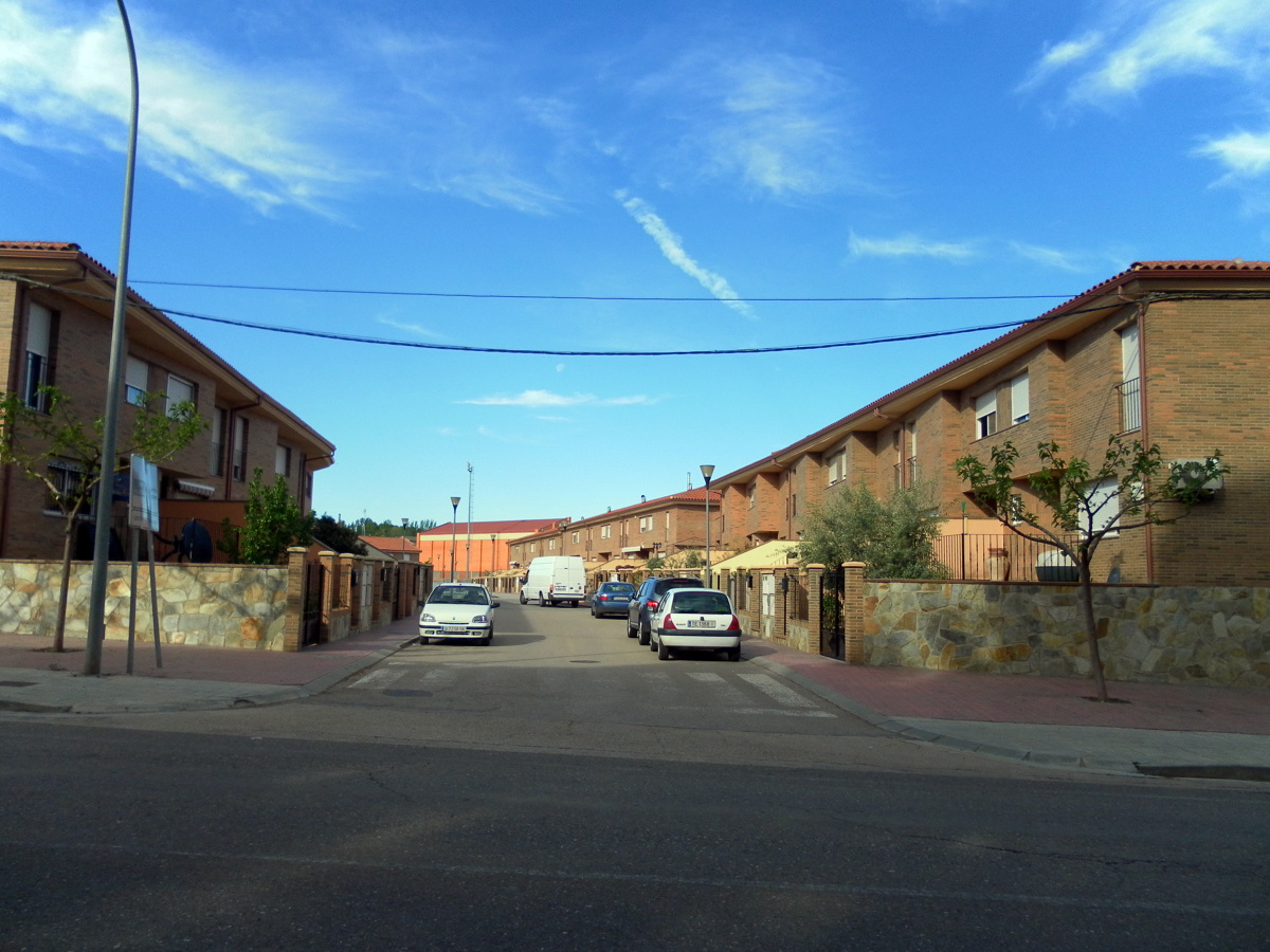 44 UNIFAMILIARES ADOSADAS EN ANDORRA