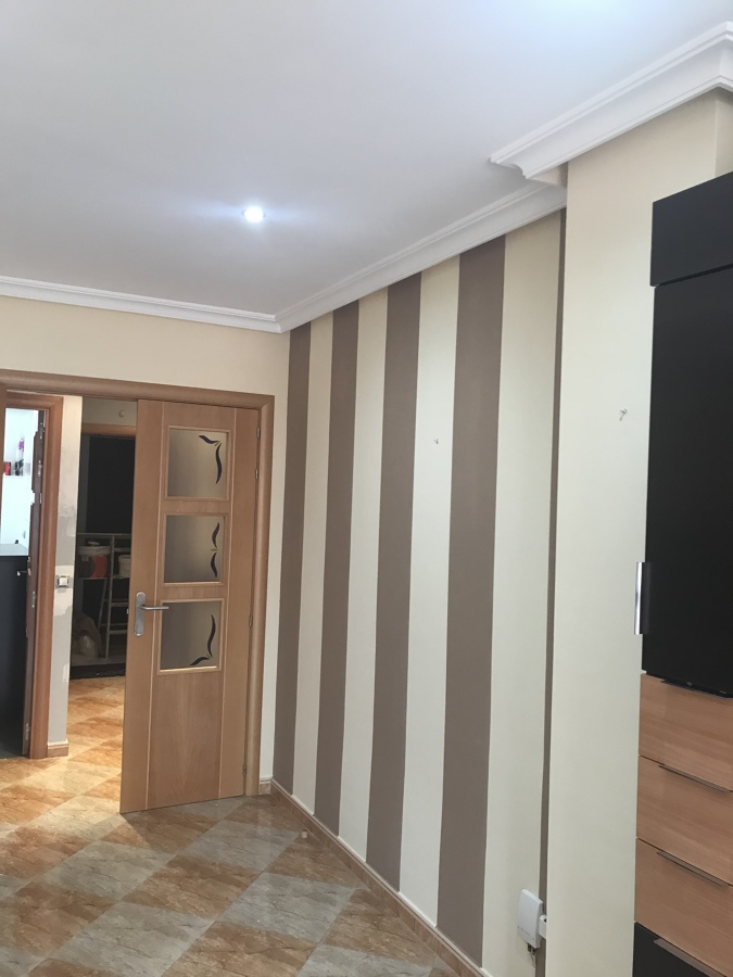 Pared a rayas a dos colores