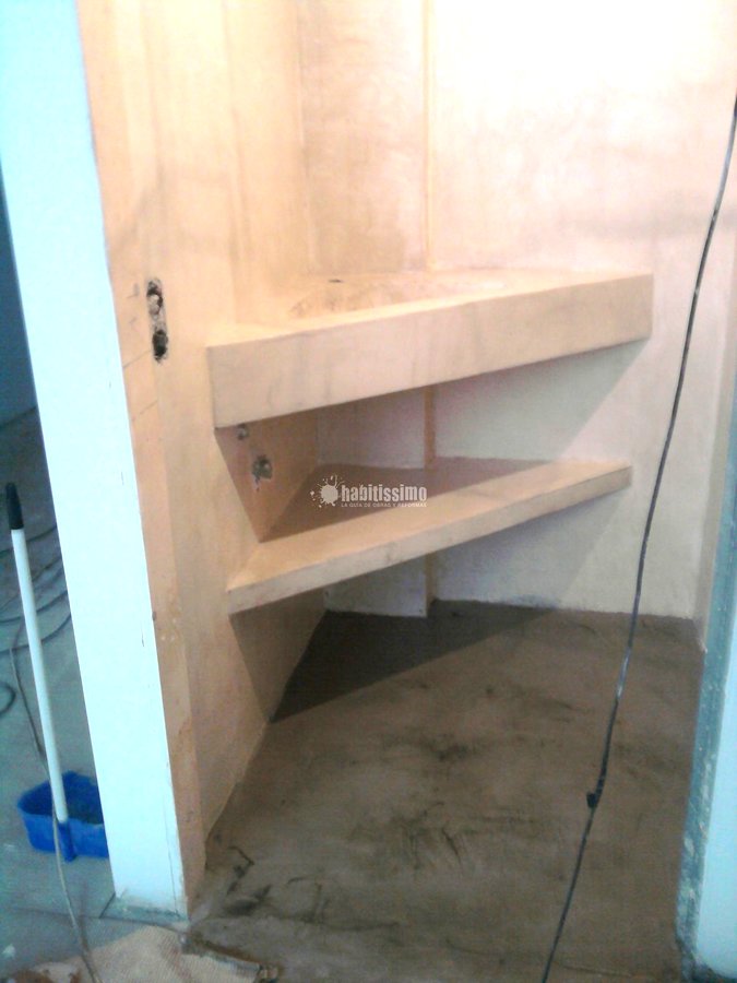 microcemento en pared lavabo