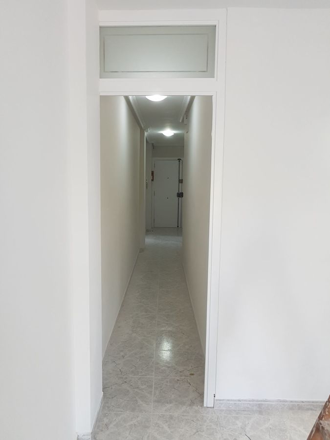 Arco pasillo en blanco