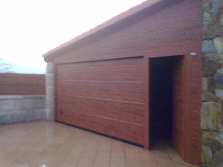 PUERTA CON ESTRUCTURA