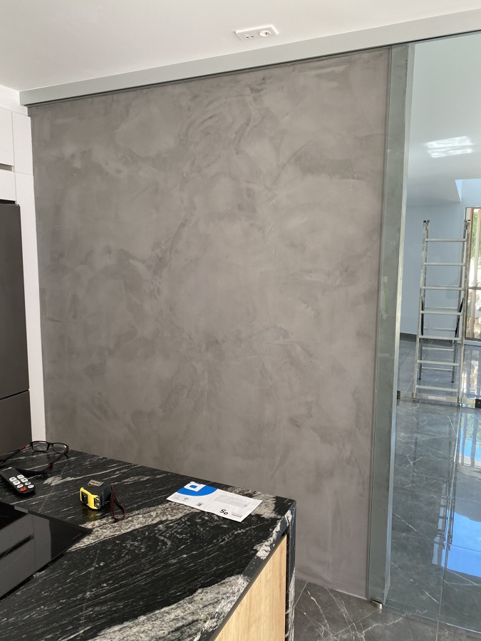 Microcemento en pared cocina