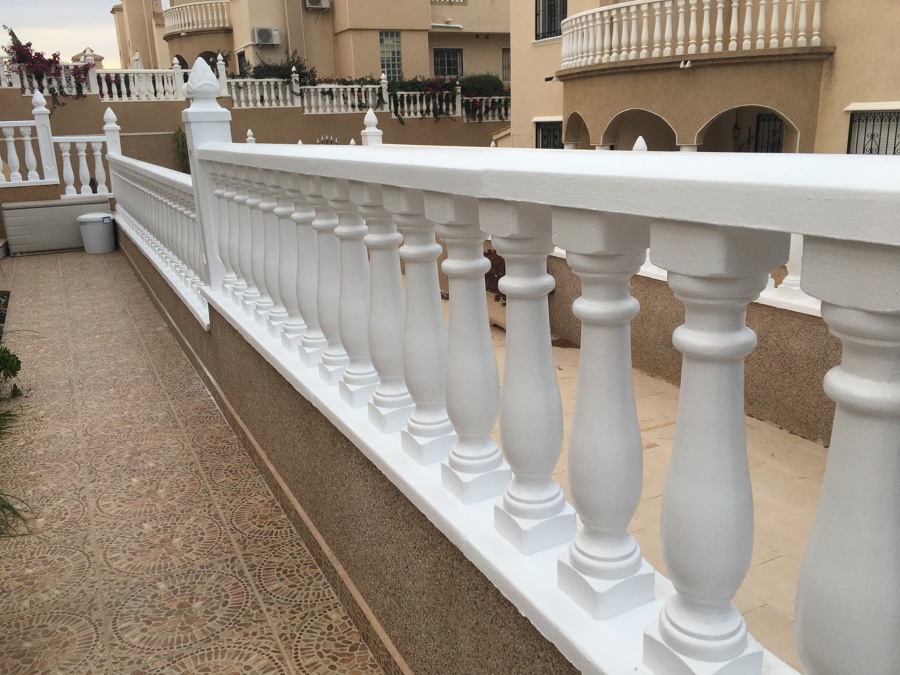Balaustrada blanco brillante