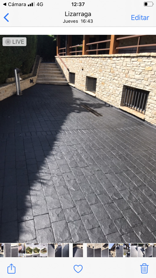 Acabado antes y después suelo Hormigon impreso