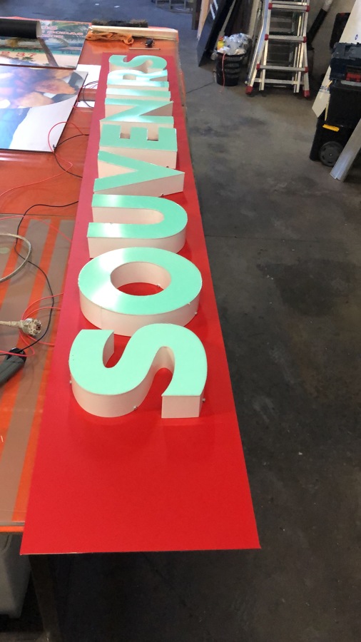 Letras Corpóreas Luminosas