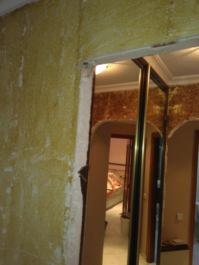 al empezar obra  quitando gotele de paredes