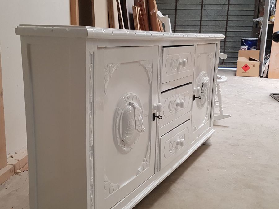 Mueble en blanco