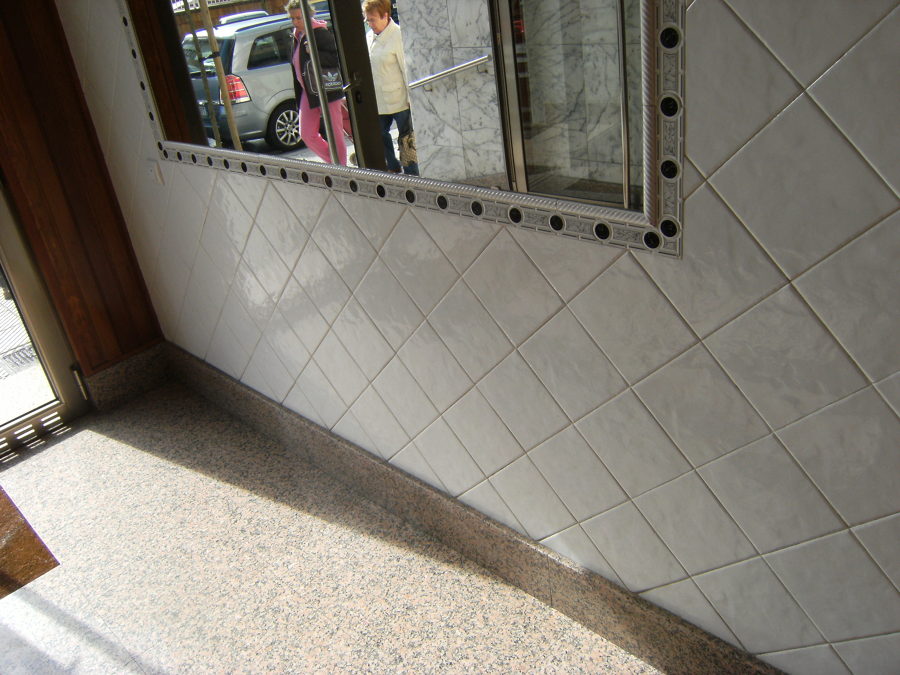 Remate  Portal en comunidad propietarios Oviedo.