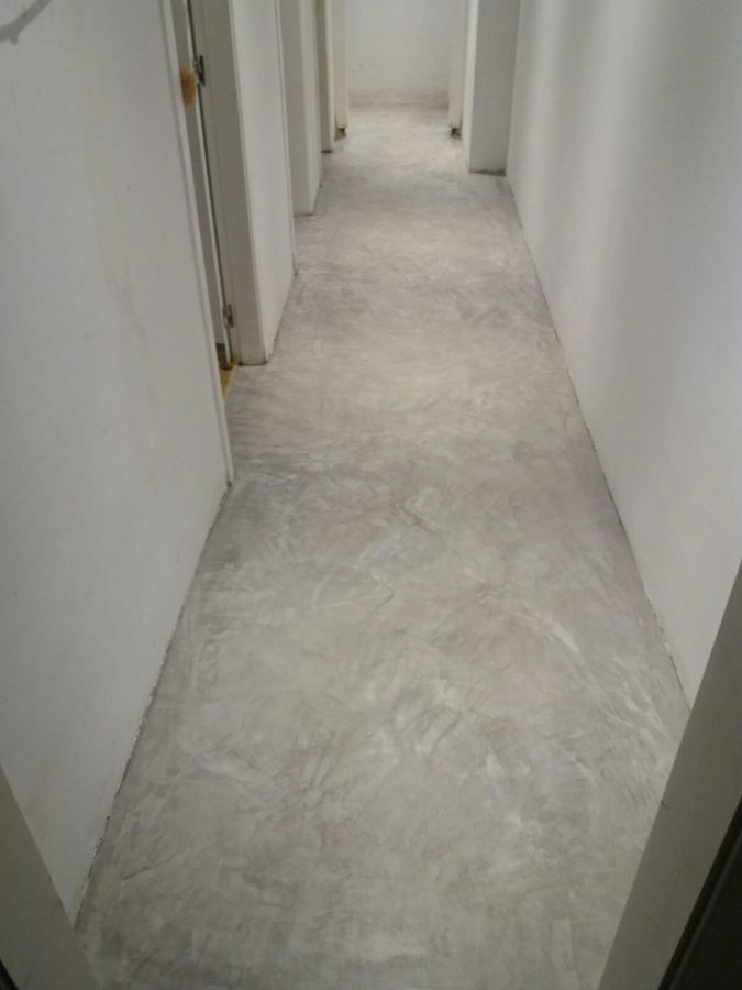 Pasillo en oficinas de mucho trafico