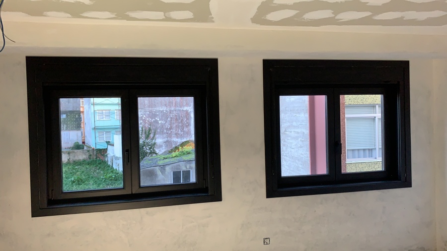 Ventana de pvc negra monoblock