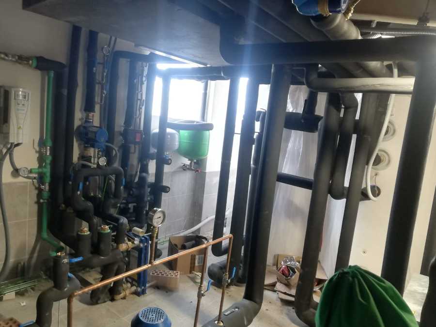 Construcción Instalación Y Servicios Lion