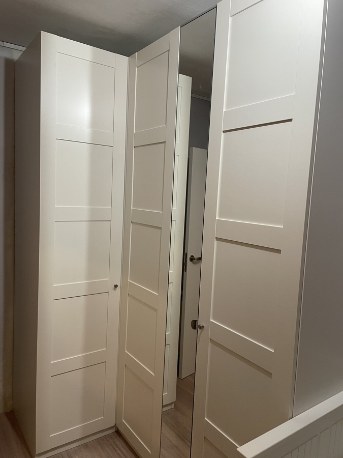 Armario vestidor en esquinero.