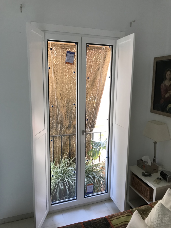 Balcón con contraventana