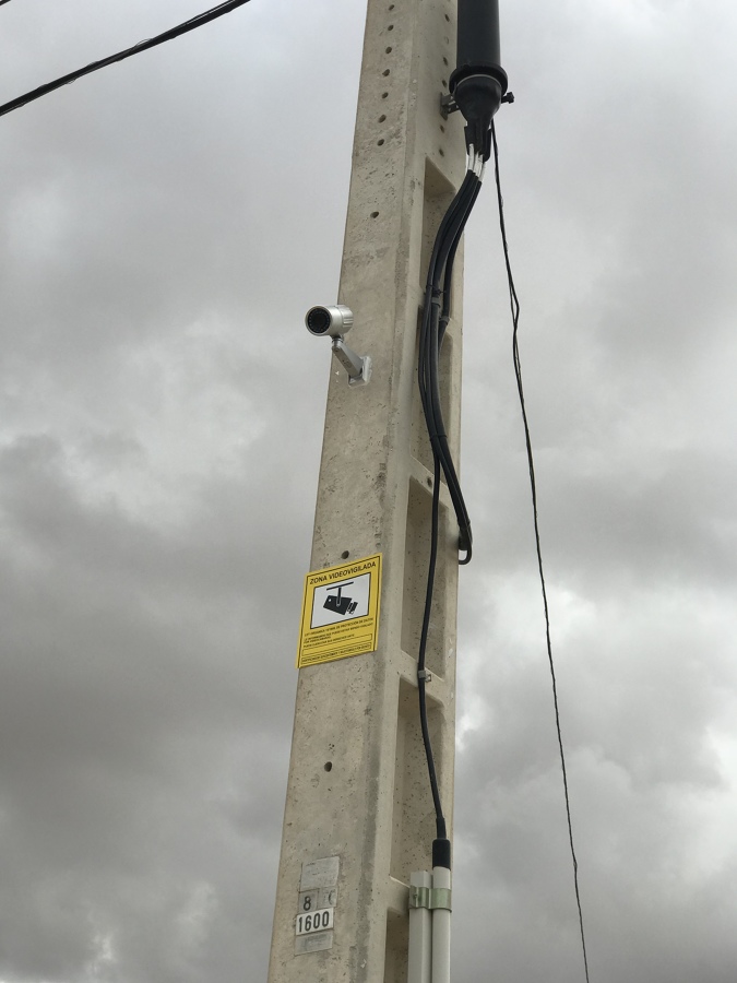 Cámara vigilancia en poste