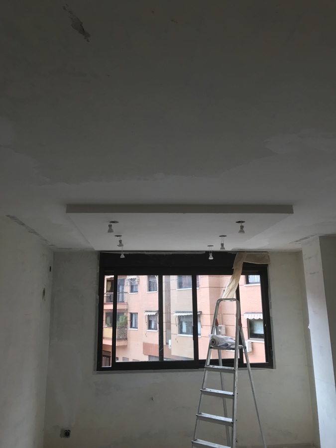 Isla de pladur con halogenos