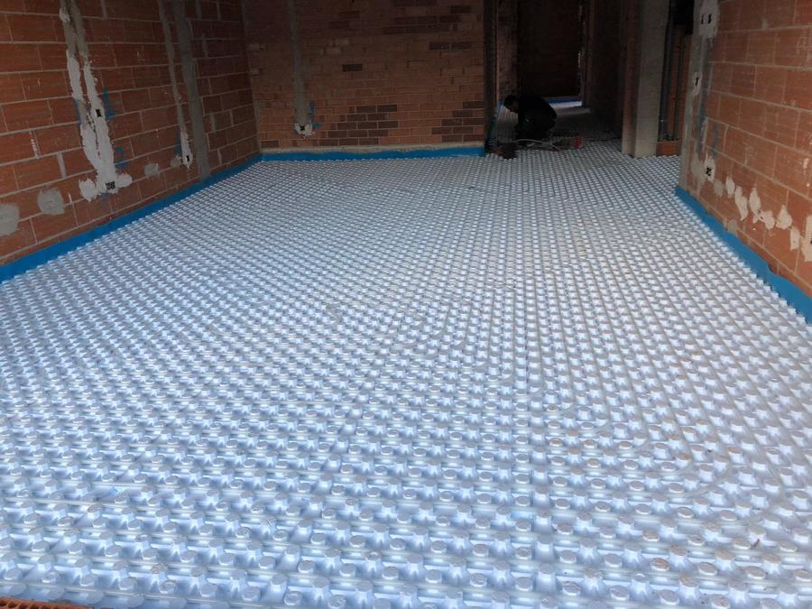 Base hidráulica aislada