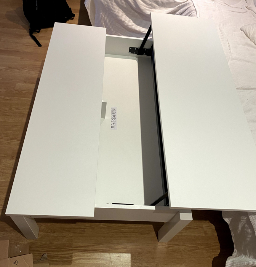 Mesa de Ikea muy moderno