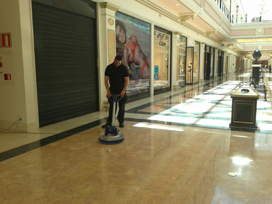 Limpieza en Centro Comercial