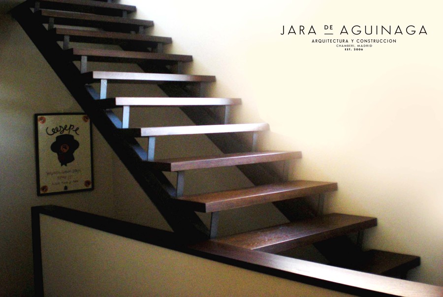 Escalera de vivienda unifamiliar en la Alameda de Osuna, Madrid.