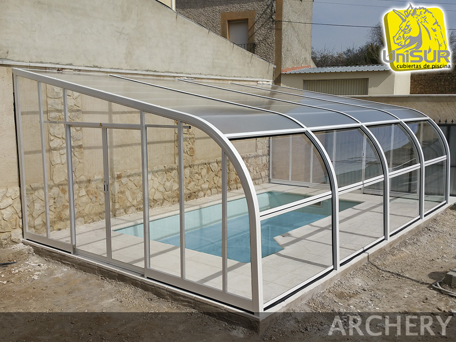 Cubierta de piscina modelo Archery adosada