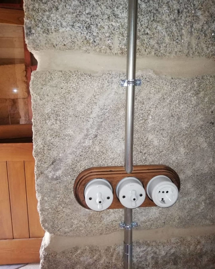 instalación eléctrica en vivienda rural a la vista