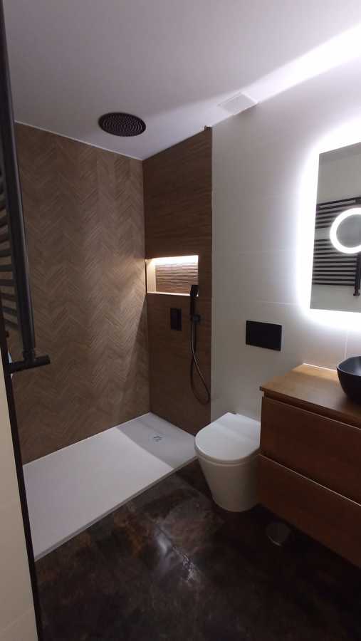 ACABADO DE ALICATADO DE BAÑO COMBINACION DE GRES ITALIANO