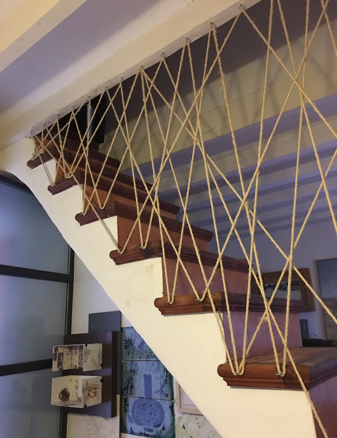 Arte cuerdas y barandilla