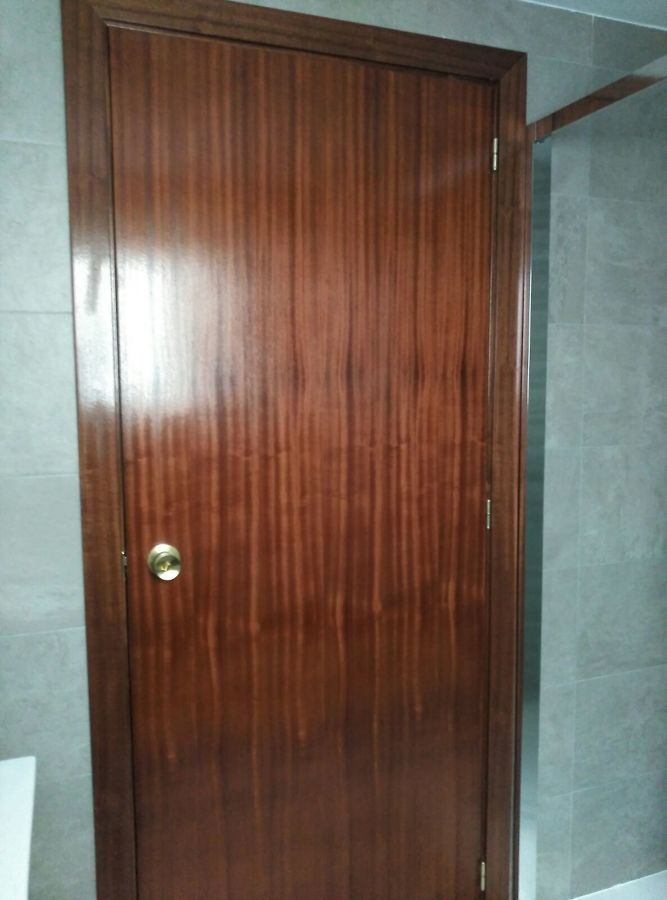 Puerta adaptada minusvalidos