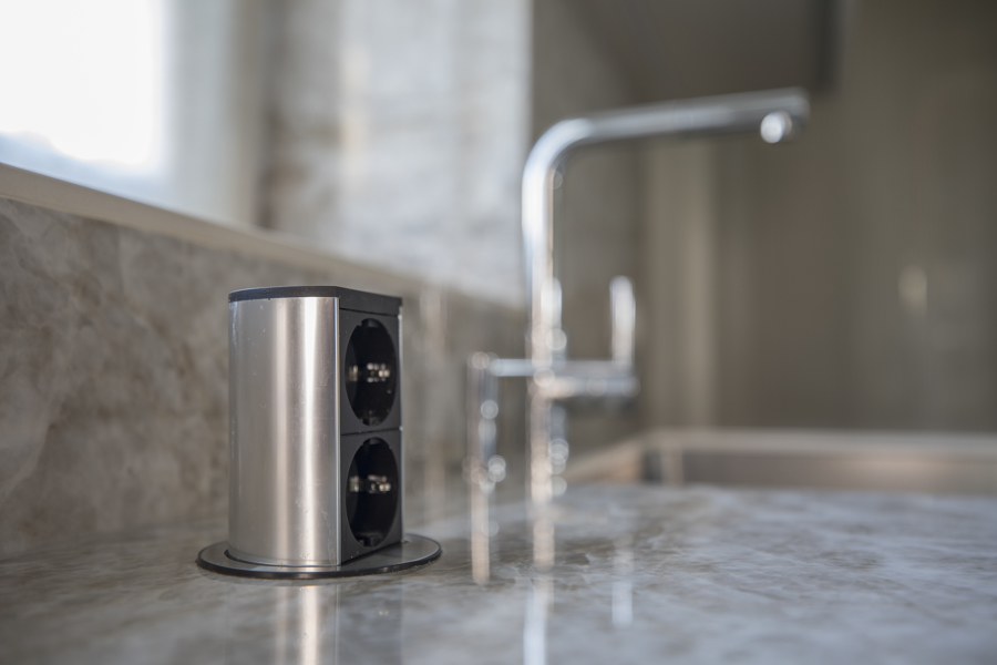 Detalle enchufe push