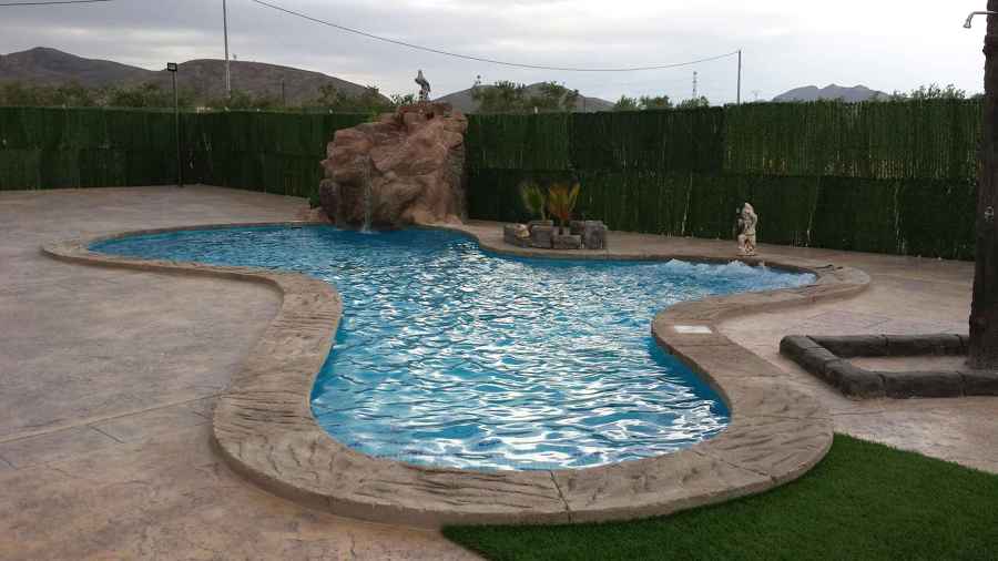 JUMILLA 13x6 CON JACUZZI Y CASCADA