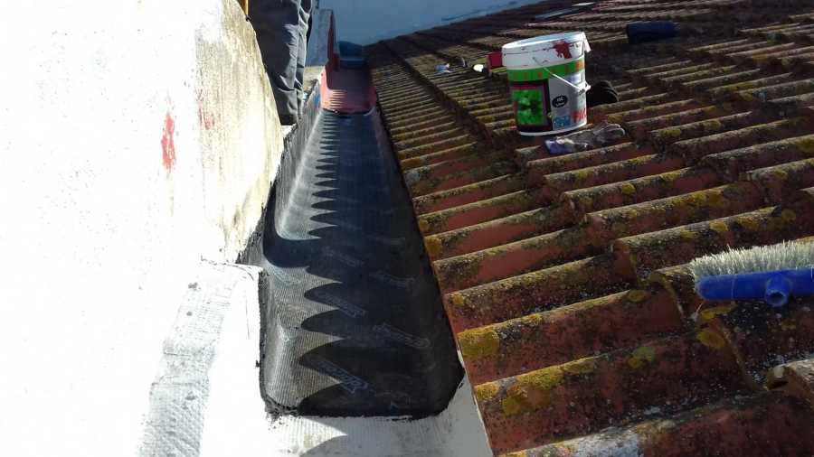Reparacion gotera en tejado adosado ( Picanya )