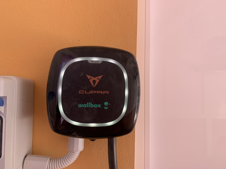 Punto de recarga vehículos eléctricos