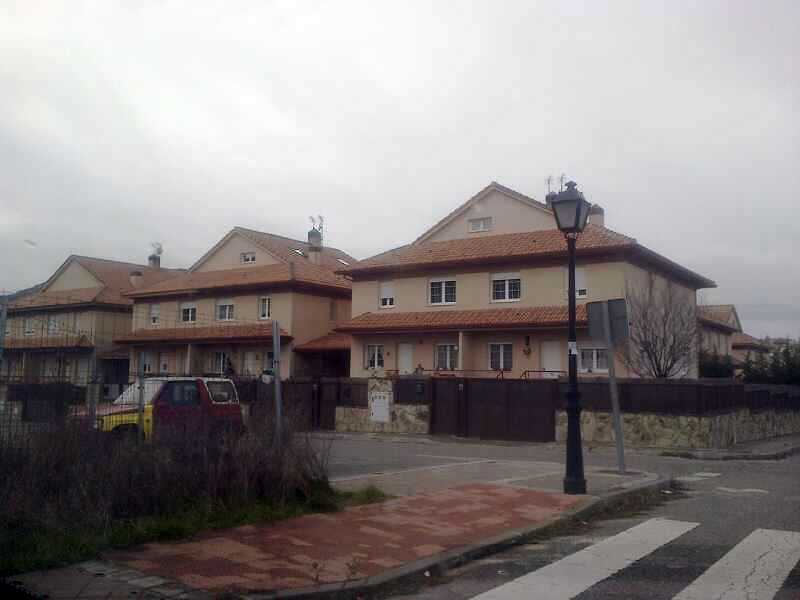 8 VIVIENDAS PAREADAS EN EL ESPINAR 