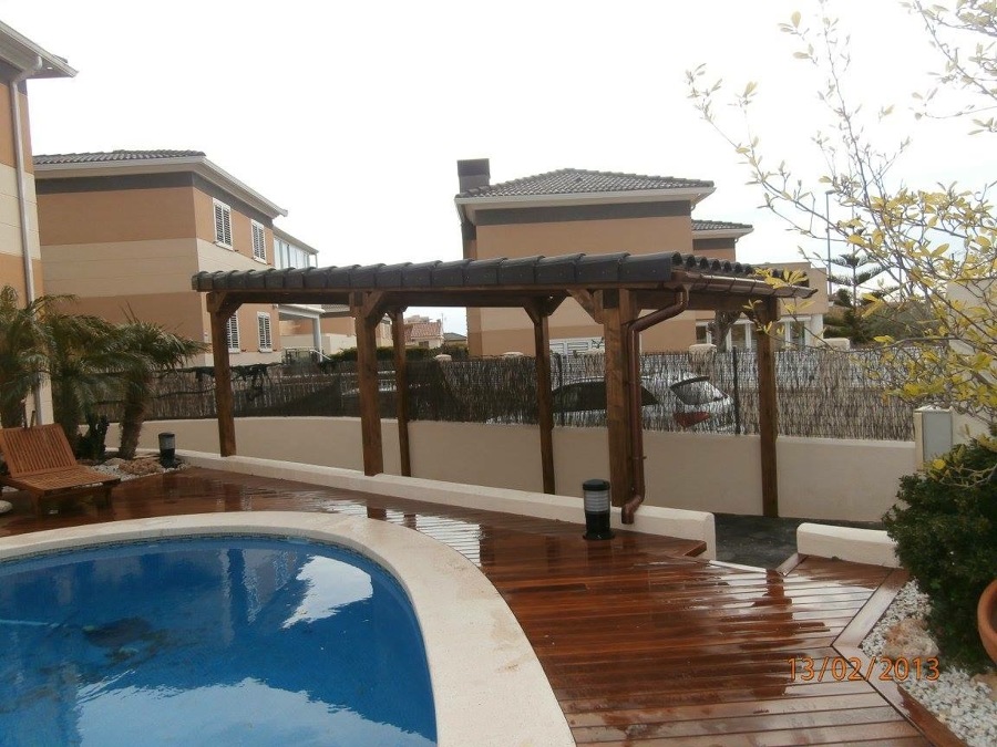 Porche una agua y instalacion tarima exterior
